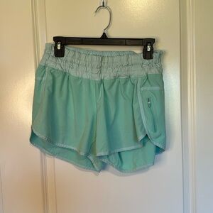 Lulu Lemon Tracker Low-Rise Lined Short
